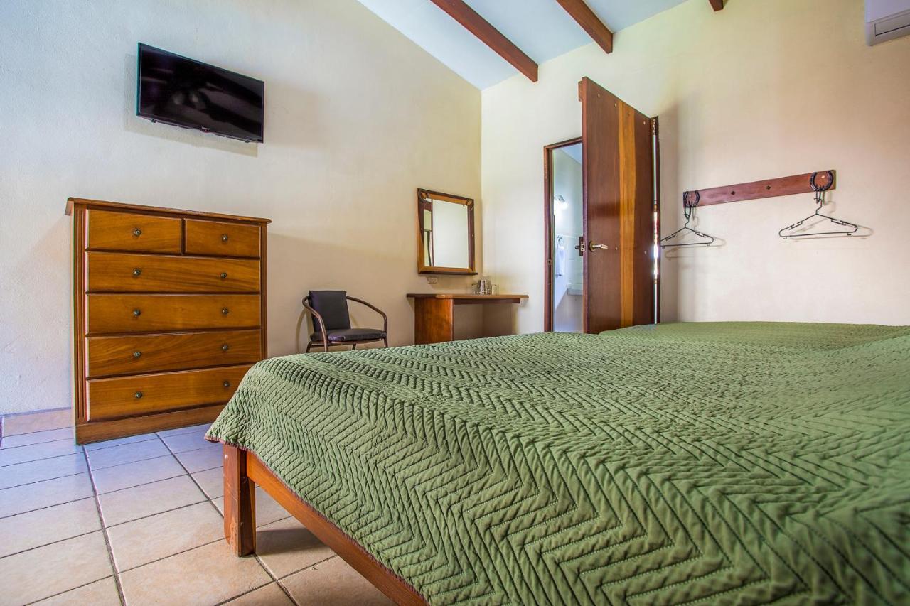 Hotel La Hacienda Quesada  Ngoại thất bức ảnh